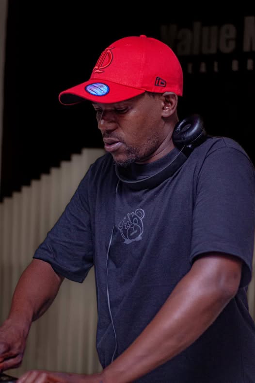 It is with great sadness and heavy hearts that we inform the VMRB (Value Meat Real Braai) community of the passing of our former colleague, beloved friend, and spirited soul, Thomas “Tommy